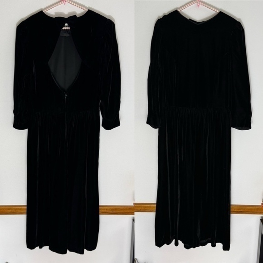 Vintage black velvet long sleeved dress with back bow detail